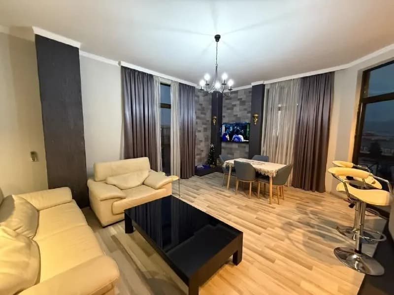 1+1 в Старом Батуми по улице Руставели, 15 — Батуми — 800 $