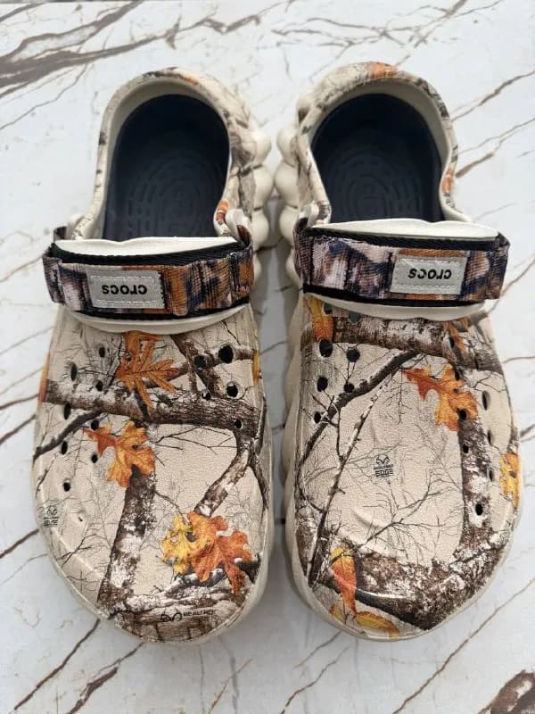 Crocs Echo Clog (камуфляж) 100₾. Состояние новых, б/у пару раз одел. Очень удобная и стильная модель — Тбилиси — 100 ₾
