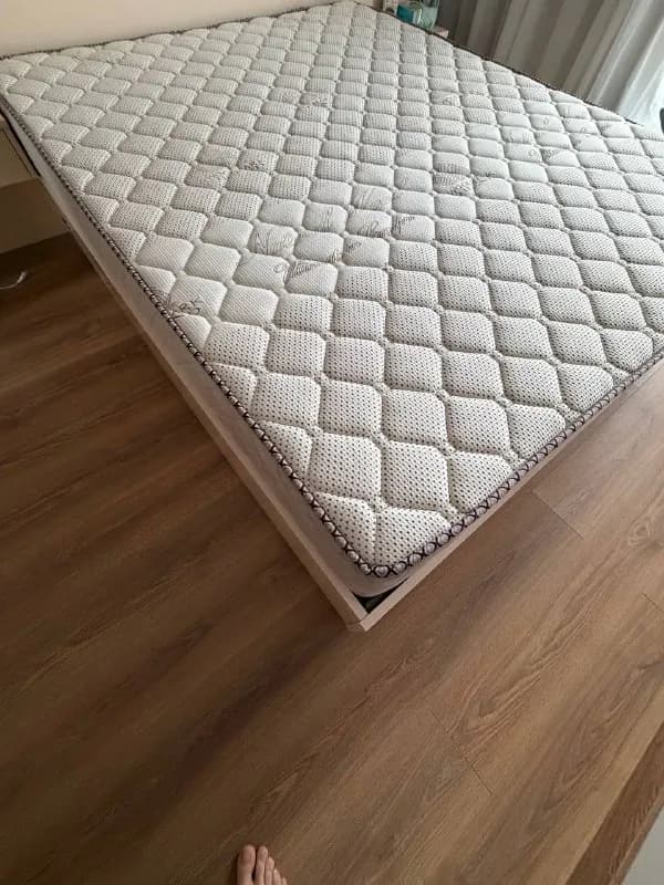 1000. Отдам за 700.Оказался слишком высокий для кровати. 160×200 — Тбилиси