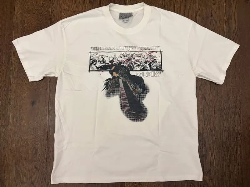 Berserk белого цвета. Как новая, размер свободный L / XL. Была одета один раз, мне оказалась большой — Тбилиси — 40 ₾