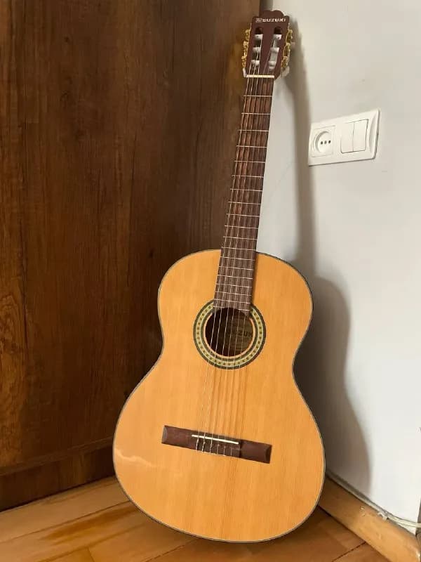 Японская гитара Suzuki — Тбилиси — 300 ₾