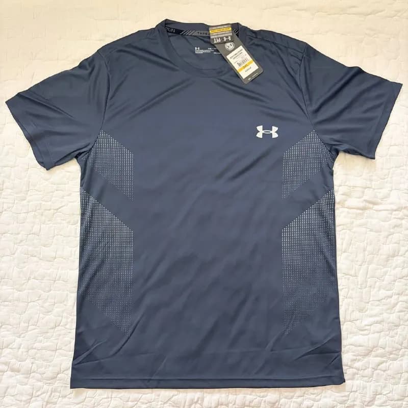 Under Armor (реплики). Сами вещи мягкие, приятные на ощупь, но мне не подошли по размеру. На бирках — Тбилиси — 30 ₾