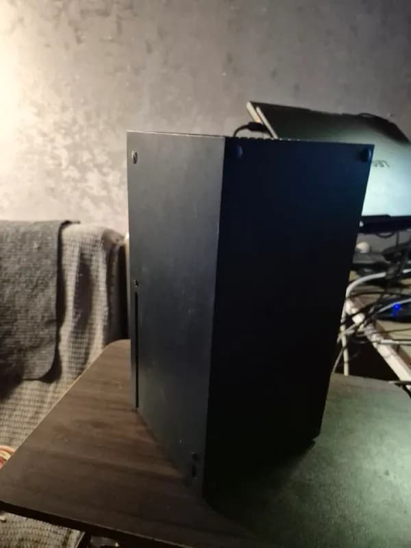 Xbox Series X! с джойстиком, но без аккаунта (т.к. мой личный майкрософтовский) — Тбилиси — 1000 ₾