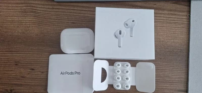 apple airpods pro 3, были куплены 5 июля, недавно. Считай почти абсолютно новые, состояние идеально — Тбилиси — 450 ₾