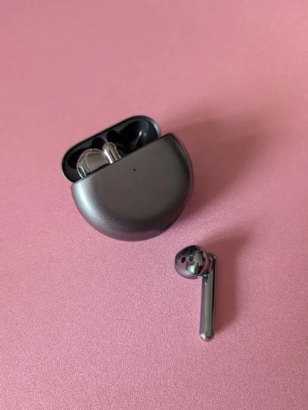 airpods-style наушников — Тбилиси — 70 ₾