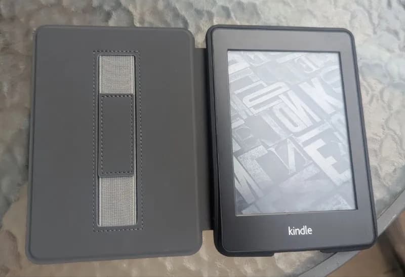 Amazon Kindle Paperwhite с чехлом — Батуми — 130 ₾