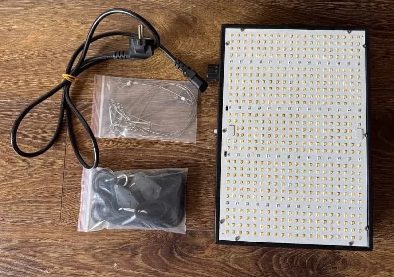 1. Фитолампа Quantum Board UPD200W 200 Вт с активным охлаждением и подвесами — Тбилиси — 200 ₾