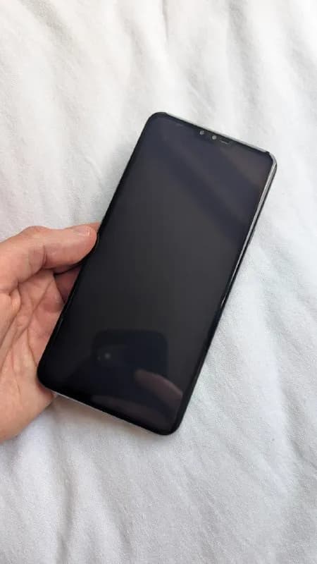 LG V40 (6/64GB) — Батуми — 80 ₾