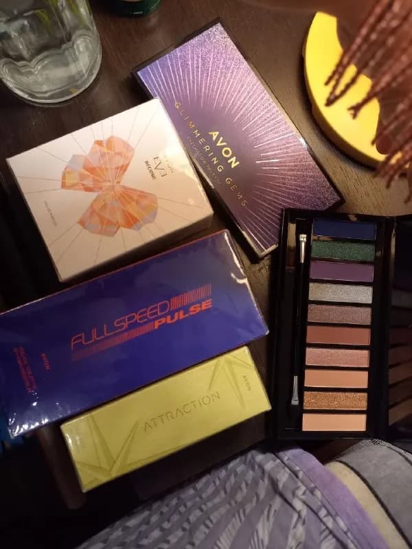 Avon Glimmering Gems (новая) — 25 лари — Тбилиси — 25 ₾