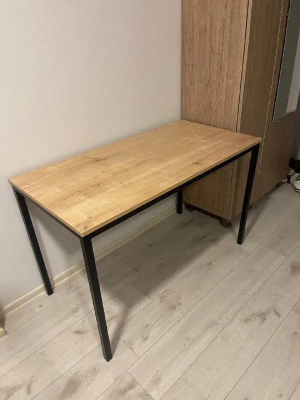 Стол в идеальном состоянии 120×60×75 см — Батуми — 150 ₾