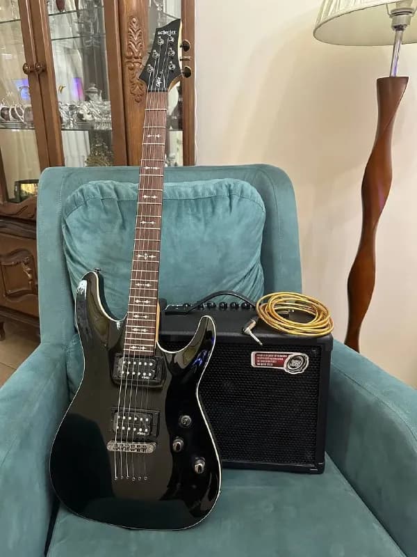 Schecter OMEN-6 GLOSS BLACK (BLK) + усилитель электро гитары joyo 30W Digital Guitar Amplifier DC-30 — Батуми — 1 600 ₾