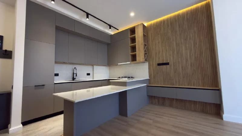 Home Side Corner (Brtskinvale 27) — Батуми — 170 000 $