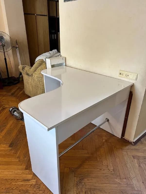 Угловой стол 115×115 см с полочками — Батуми — 120 ₾