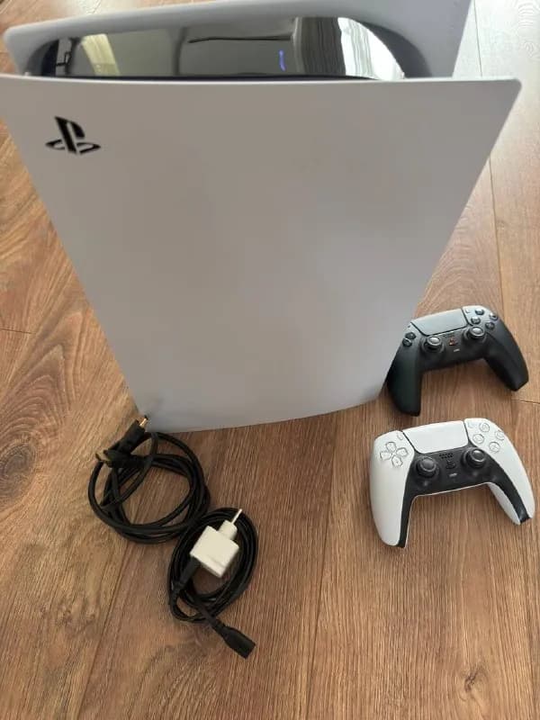 PlayStation 5 Disc Edition (825 GB) + 2 оригинальных DualSense — Батуми — 1 100 ₾