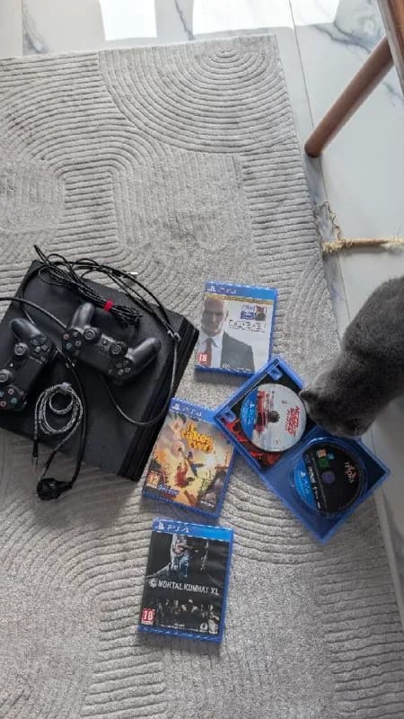 Play Station 4 pro 1 tb — полный комплект! — Батуми — 600 ₾