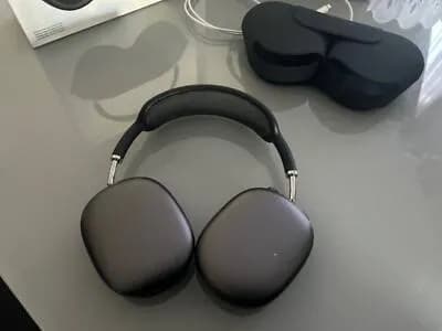 Apple AirPods Max Gen 2, чехол имеется, коробки нет, звук отличный , пользовался не много. Любые про — Батуми — 340 $