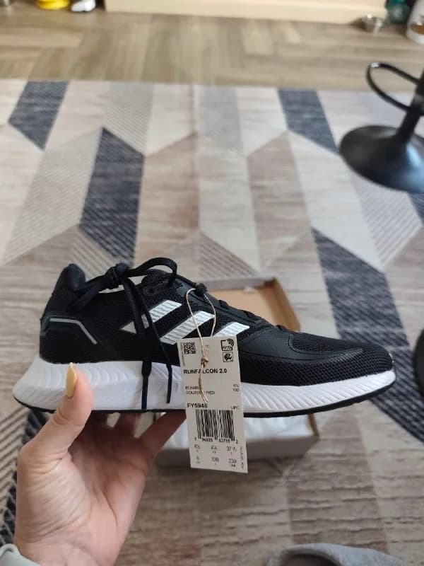 Adidas Runfalcon 2.0. Привезены из США, оригинал. Абсолютно новые, с бирками и коробкой. Унисекс. Ра — Батуми — 140 ₾