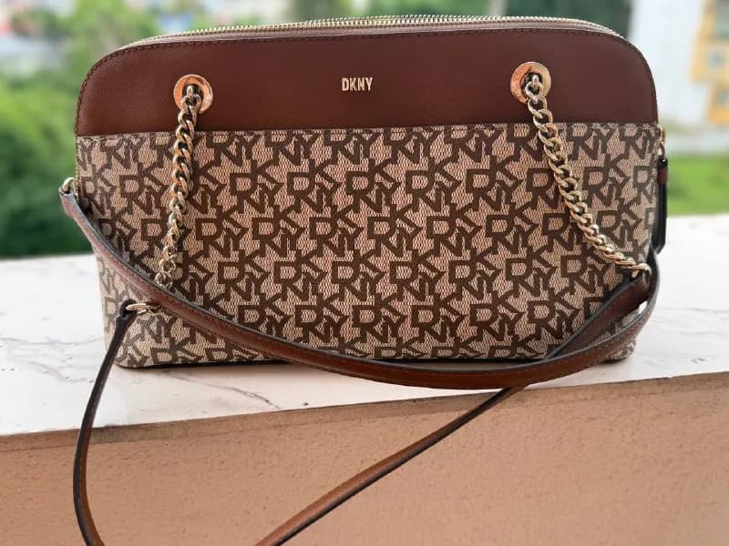 DKNY — Батуми — 250 ₾