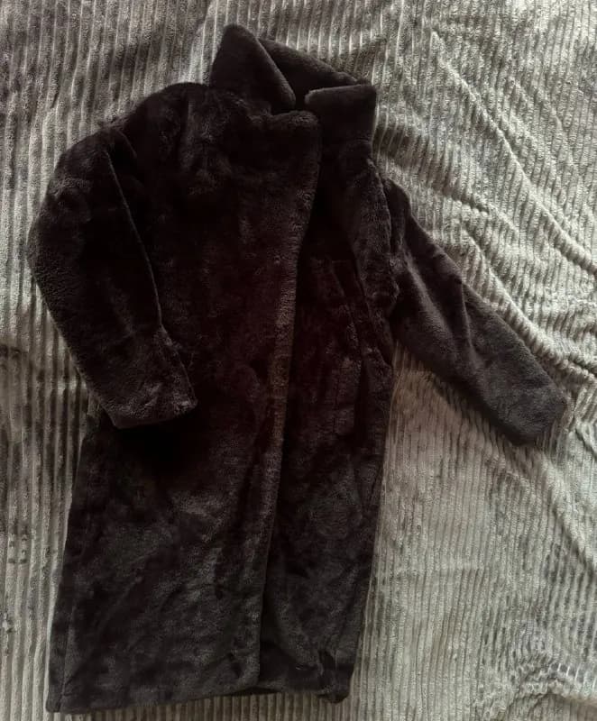 Шуба из искусственного меха черная — Батуми — 20 ₾
