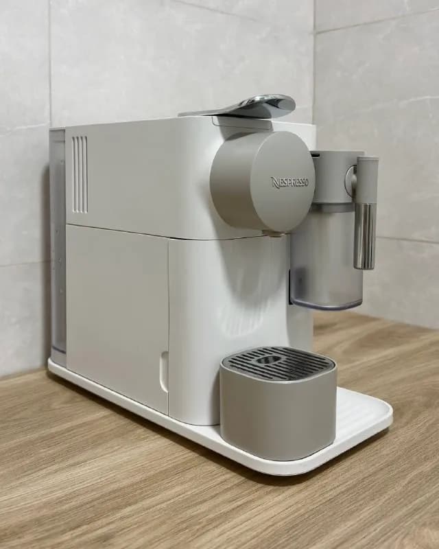 Nespresso De’Longhi Lattissima One в отличном состоянии! Идеальна для капучино и латте в одно касани — Тбилиси — 600 ₾