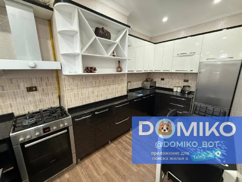4 этаж , 98 кв/м — Батуми — 800 $