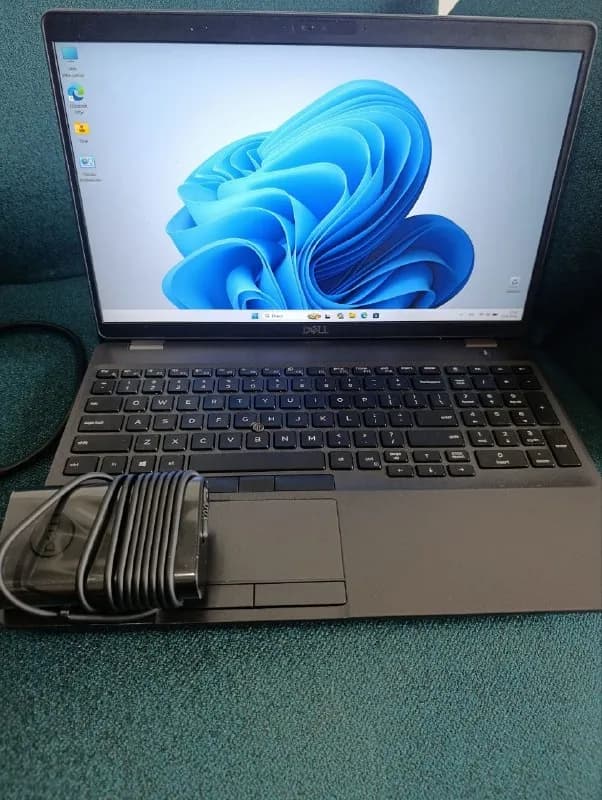 Dell Latitude 5500 (сенсорный экран) — Батуми — 850 ₾