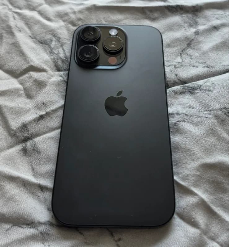 iPhone 16 Pro 256 ГБ (только eSIM) в идеальном состоянии. Цвет — черный, заряд аккумулятора — 91%. — Батуми — 2 000 ₾