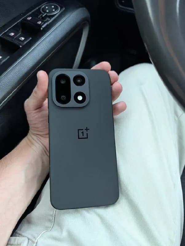 OnePlus 15 (12/256 ГБ), цвет черный. — Батуми — 1 900 ₾