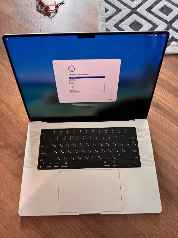 MacBook M1 Pro 16 дюймов (16GB RAM, 512GB SSD) – Silver — Тбилиси — 2 000 ₾