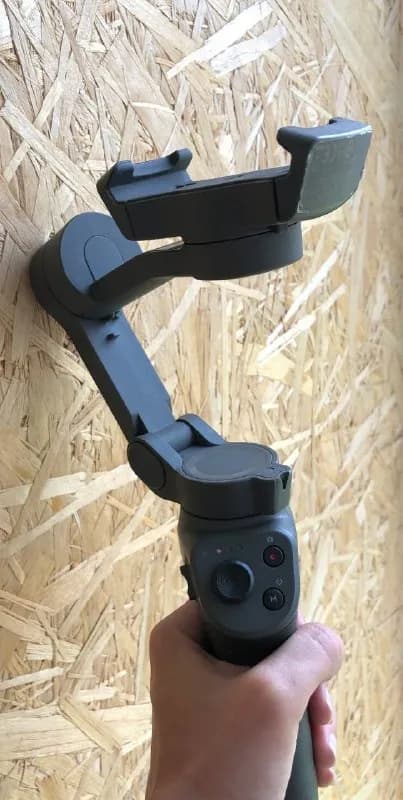 3-осевой стэдикам для смартфона dji osmo mobile, состояние полностью рабочее 100 лари — Тбилиси — 100 ₾