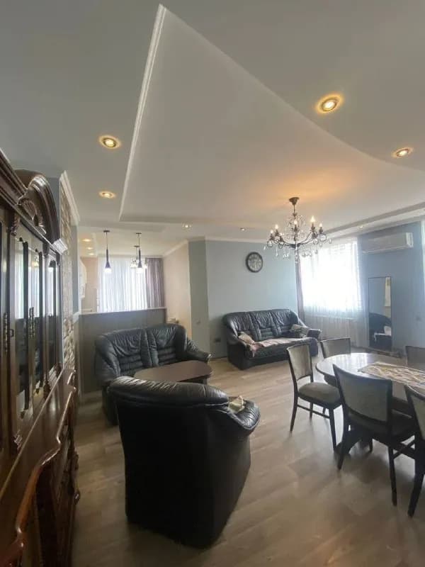 1+1 по улице — Батуми — 800 $