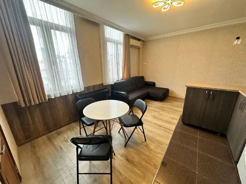 1+1 в Старом Батуми по улице Гогибашвили, 26 — Батуми — 400 $