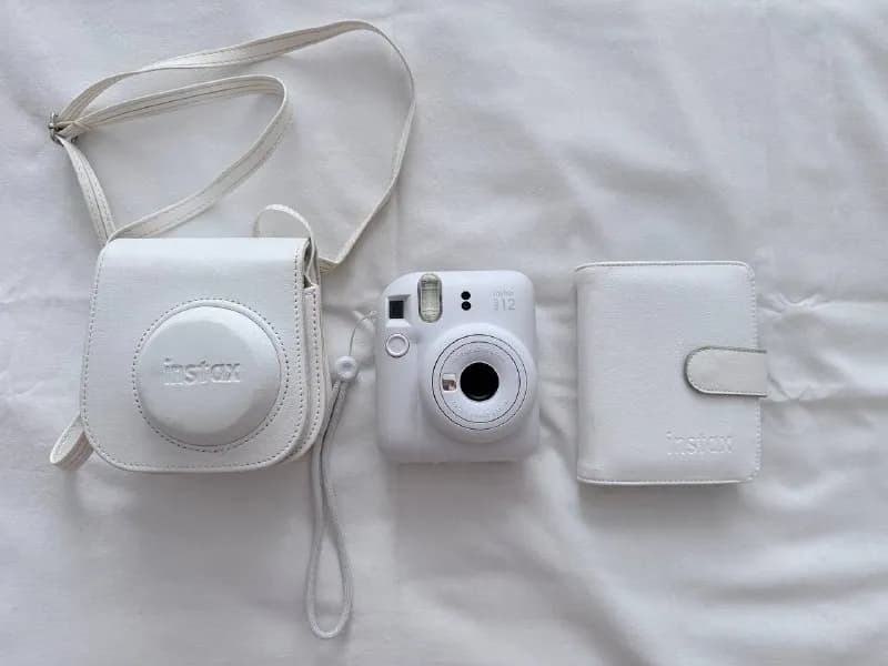 Fujifilm Instax Mini 12 в идеальном состоянии. Пользовалась совсем мало — осталось 8 кадров в кассет — Батуми — 270 ₾