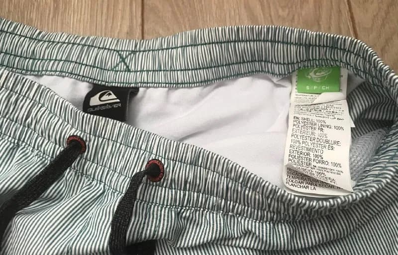 Quiksilver, размер S. Отличное состояние. Легкие, быстросохнущие, с эластичным поясом на шнурке, сет — Тбилиси — 25 ₾