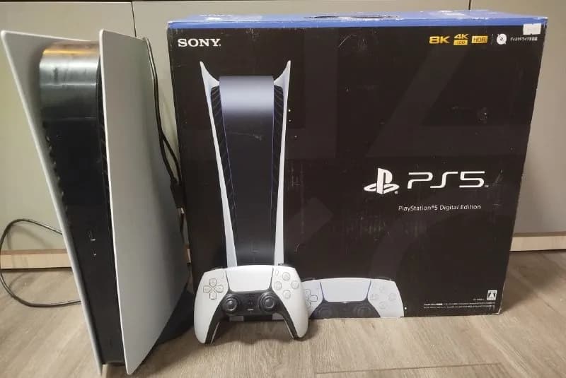 PS5, 1 геймпад, на приставке игры: Stalker2, RDR2, Человек паук2, UFC3 — Тбилиси — 1 000 ₾