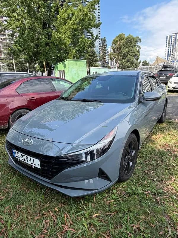 Hyundai Elantra 2022/10 седан с отличной комплектацией и экономичным двигателем — Батуми — 13 700 $