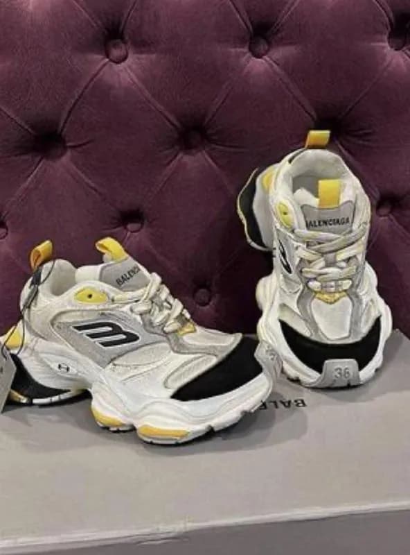 Balenciaga Cargo с яркими желтыми акцентами и объемной многослойной подошвой. 38 размер. Цена 250 л — Батуми — 250 ₾