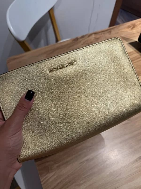 1. Золотой клатч — Батуми — 100 ₾