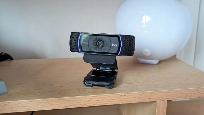 Logitech C920 HD веб камера в отличном состоянии. Отличный выбор для стримов, онлайн-встреч, записи — Батуми — 150 ₾