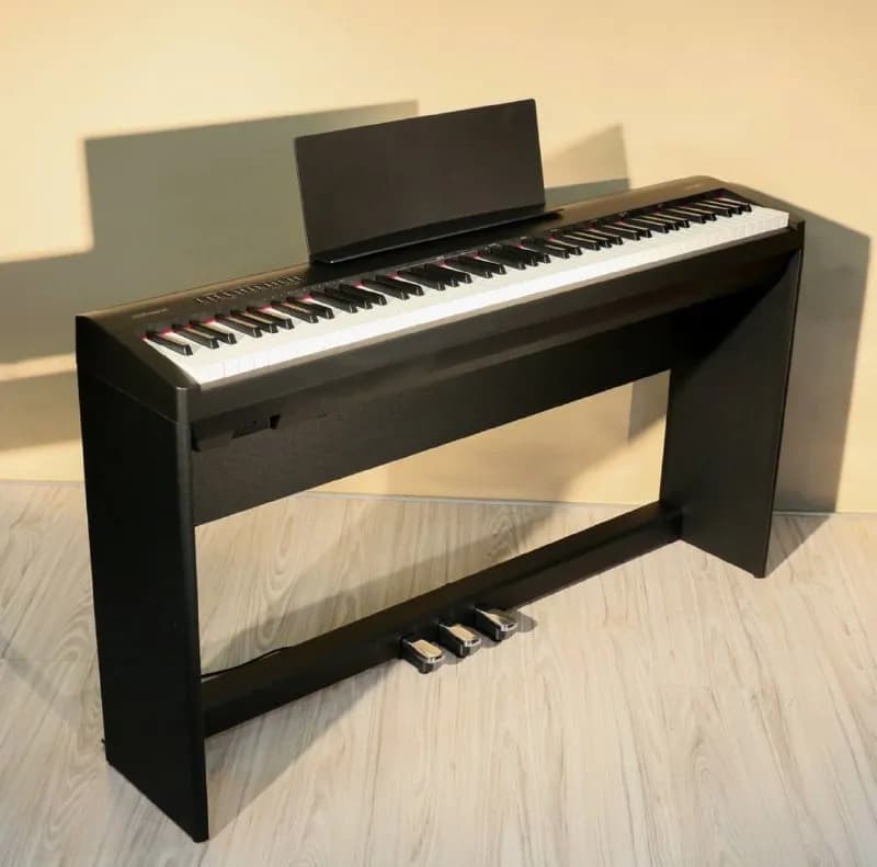 Roland FP-30 Цифровое/ Электронное пианино в идеальном состоянии. Молоточковая клавиатура. — Тбилиси — 2 300 ₾