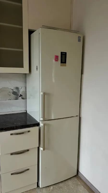 Холодильник — Батуми — 500 ₾