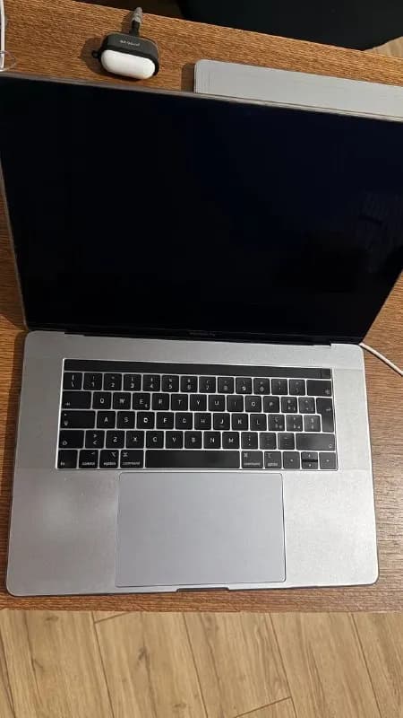 MacBook Pro 15,4» 2019 в хорошем состоянии. Все работает без каких-либо глюков, любые проверки при в — Батуми — 1 200 ₾