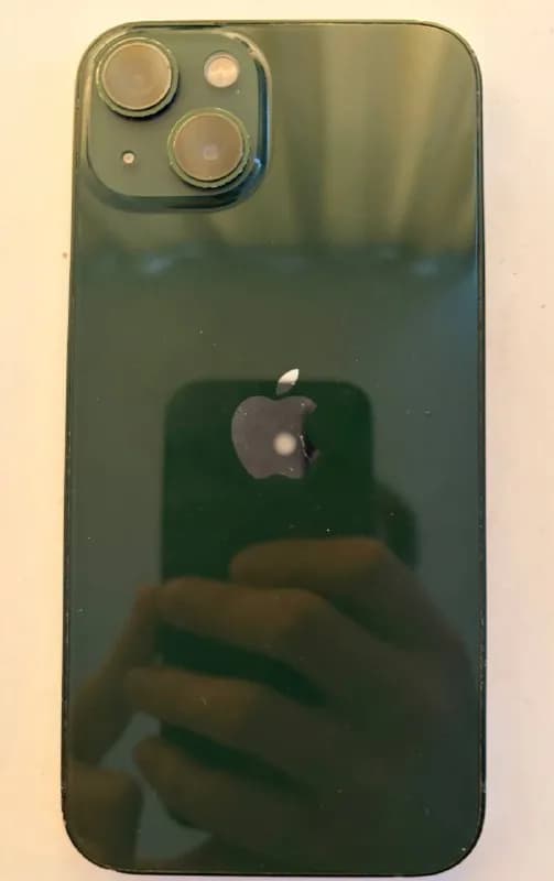 iPhone 13 с объемом памяти 128 ГБ в зеленом цвете. — Батуми — 450 ₾