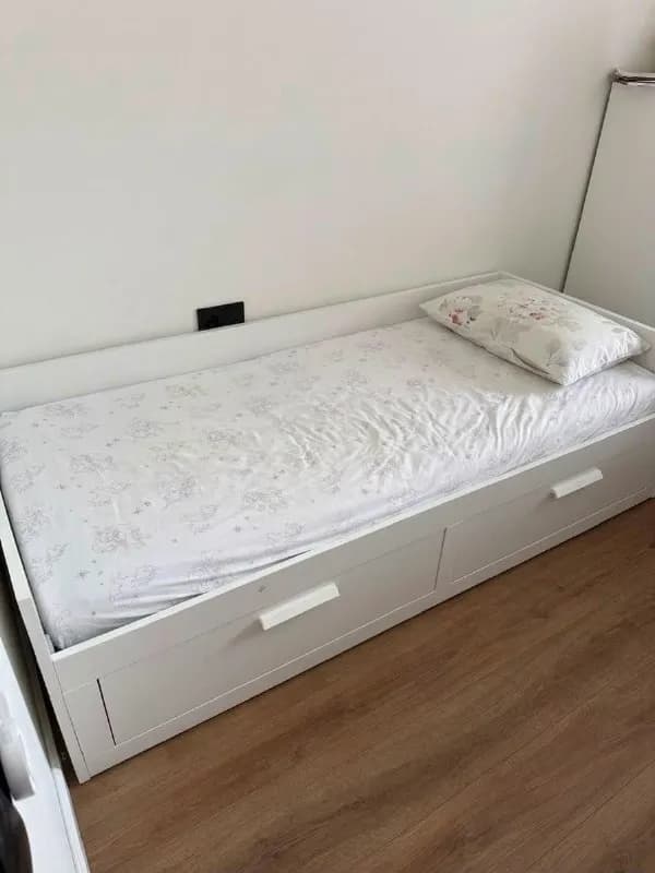 1. Стелаж IKEA Kallax — 370 лари (без контейнеров снизу) — Батуми — 370 ₾