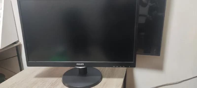 1)Монитор филипс — Тбилиси — 150 ₾