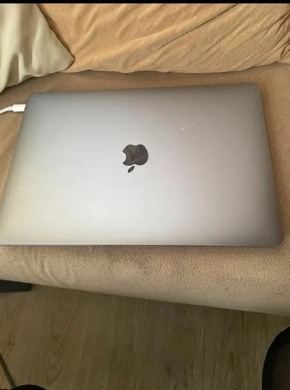 MacBook m1 воздух и m2 воздух лучше всего без коробки — Тбилиси