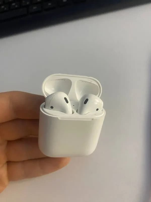 AirPods 1 gen в нормальном состоянии. 50 лари — Батуми — 50 ₾
