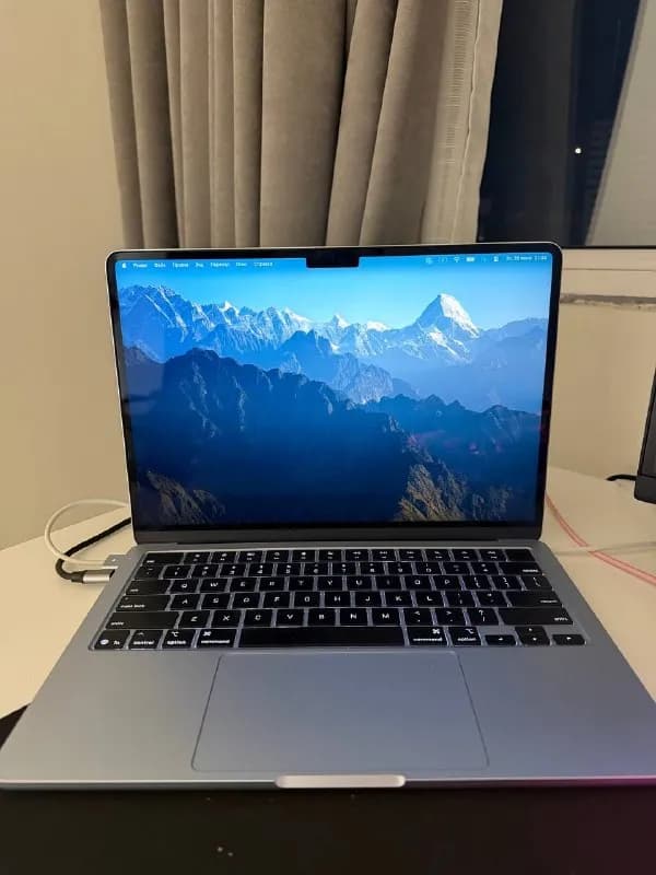 MacBook Air 13» M4 (2025) • 16GB RAM • Midnight — Батуми — 2 500 ₾