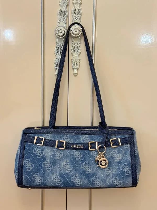 Guess. — Батуми — 250 ₾