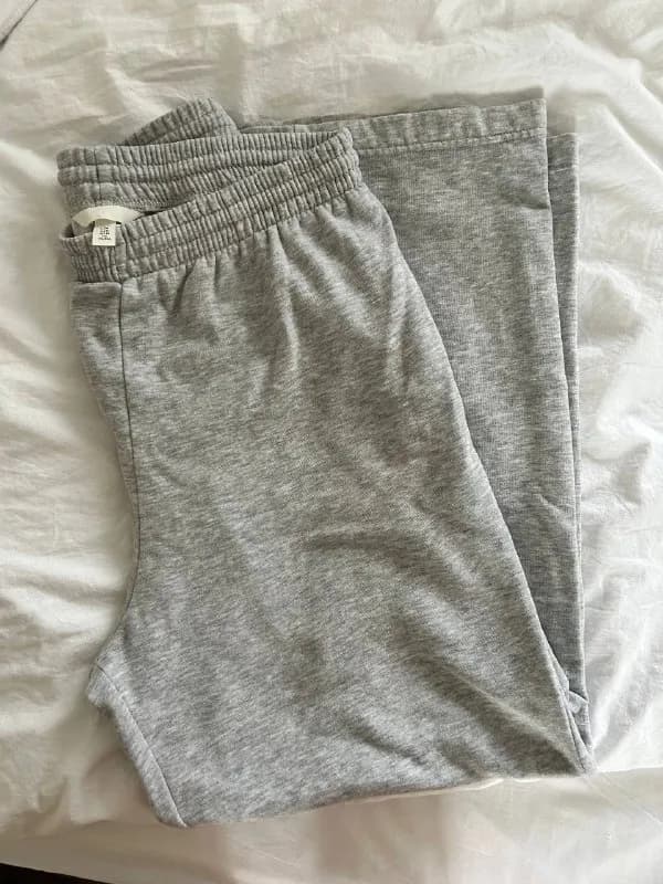 1. Спортивные брюки H&M, размер M (описание и размерная сетка тут). — Батуми — 10 ₾